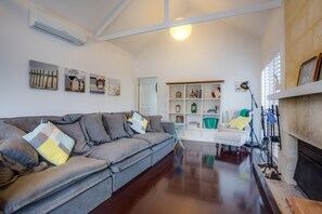 TV, fireplace - Cute Cottage on Cain, Rye - Front Beach at the end of the street (RYE)