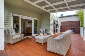Terrace/patio - Cute Cottage on Cain, Rye - Front Beach at the end of the street (RYE)