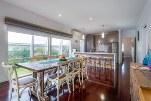 Dining - Cute Cottage on Cain, Rye - PAY 2, STAY 3 Nights! (RYE)