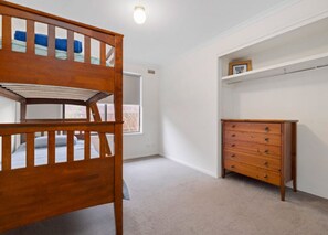 3 Schlafzimmer, Zimmersafe, Bügeleisen/Bügelbrett, Reisekinderbett