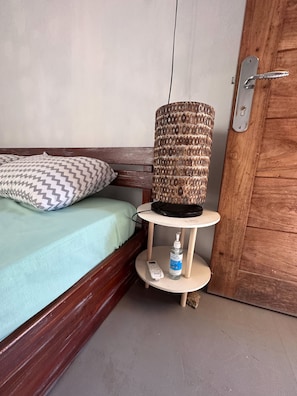 Cabaña estándar, 1 cama Queen size | Wifi gratis y ropa de cama 