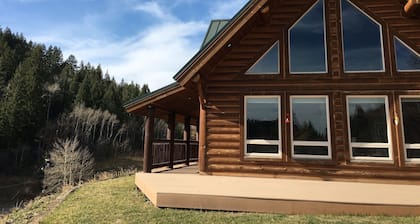 Aspen Ridge - Scenic Mountain Cabin Retreat that Borders Nat'l Forest