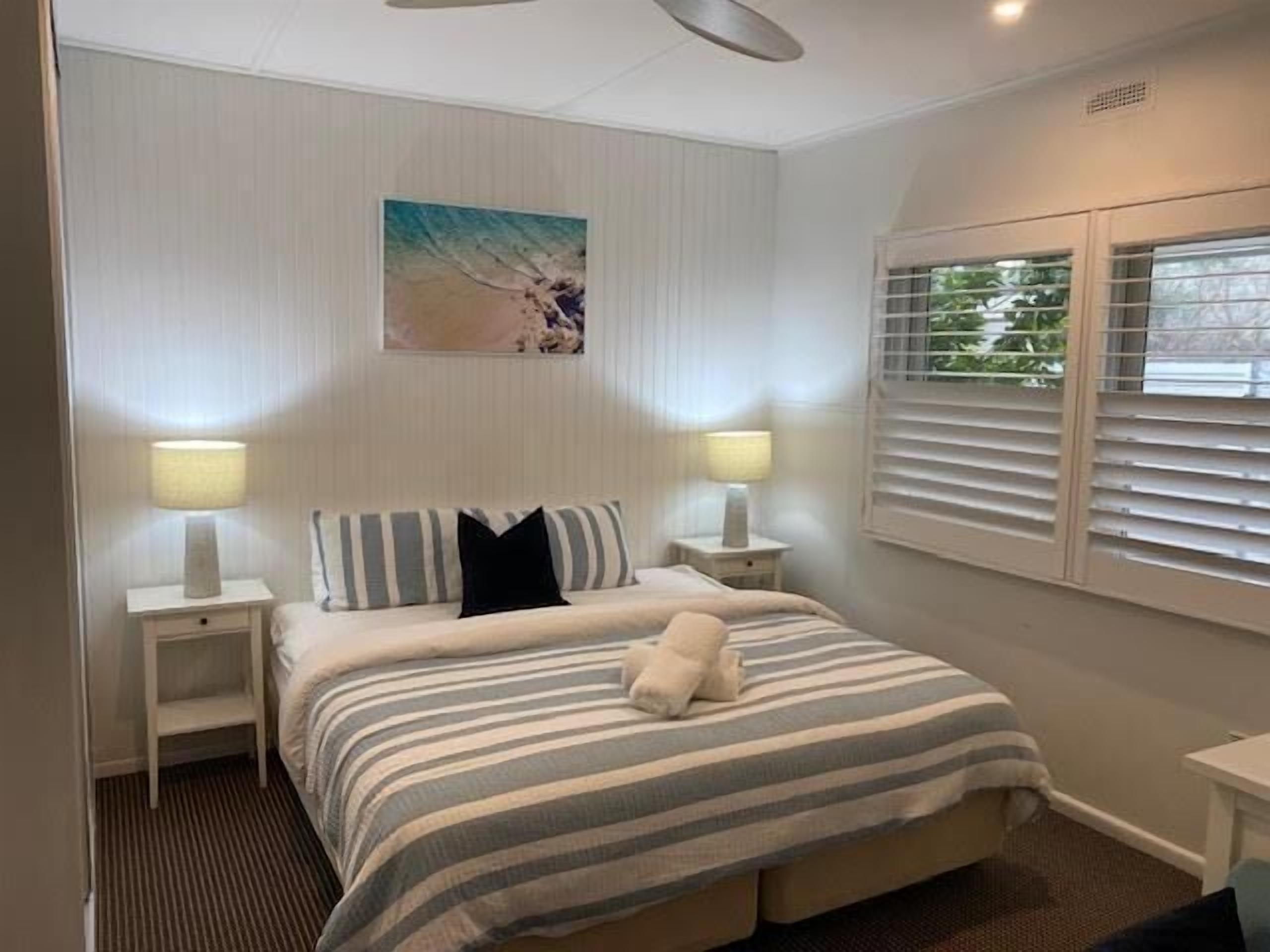 2 bedrooms, iron/ironing board, Internet, bed sheets