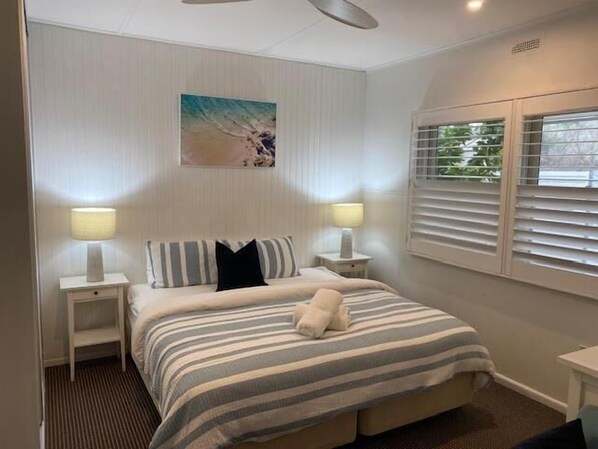 2 bedrooms, iron/ironing board, internet, bed sheets