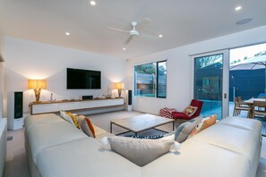 TV, Netflix, streaming services - C-Escape @Blairgowrie - A magnificent, architecturally designed 4 bedroom house with pool (Blairgowrie)