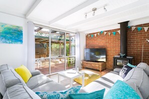 TV - Sandy's at Rye - Newly renovated and ideally located (RYE)
