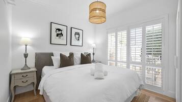 2 bedrooms, iron/ironing board, Internet, bed sheets