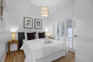 2 bedrooms, iron/ironing board, Internet, bed sheets