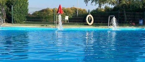 2 piscines extérieures, parasols de plage