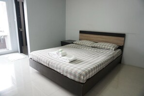 Standard Double Room | Laptop workspace, blackout drapes, free WiFi, bed sheets - Grand Seven Place (Pak Kret)