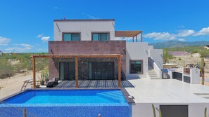 3 habitaciones, decoración personalizada y muebles diferentes 