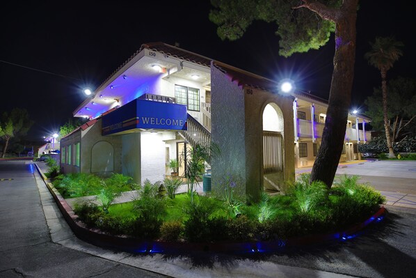 Front of property - Studio 6 Barstow, CA (Barstow)