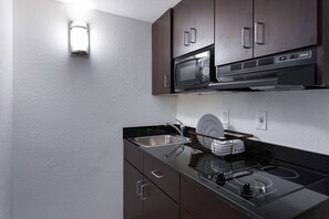 Private kitchenette - Studio 6 Barstow, CA (Barstow)