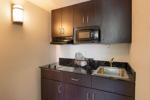 Private kitchenette - Studio 6 Barstow, CA (Barstow)