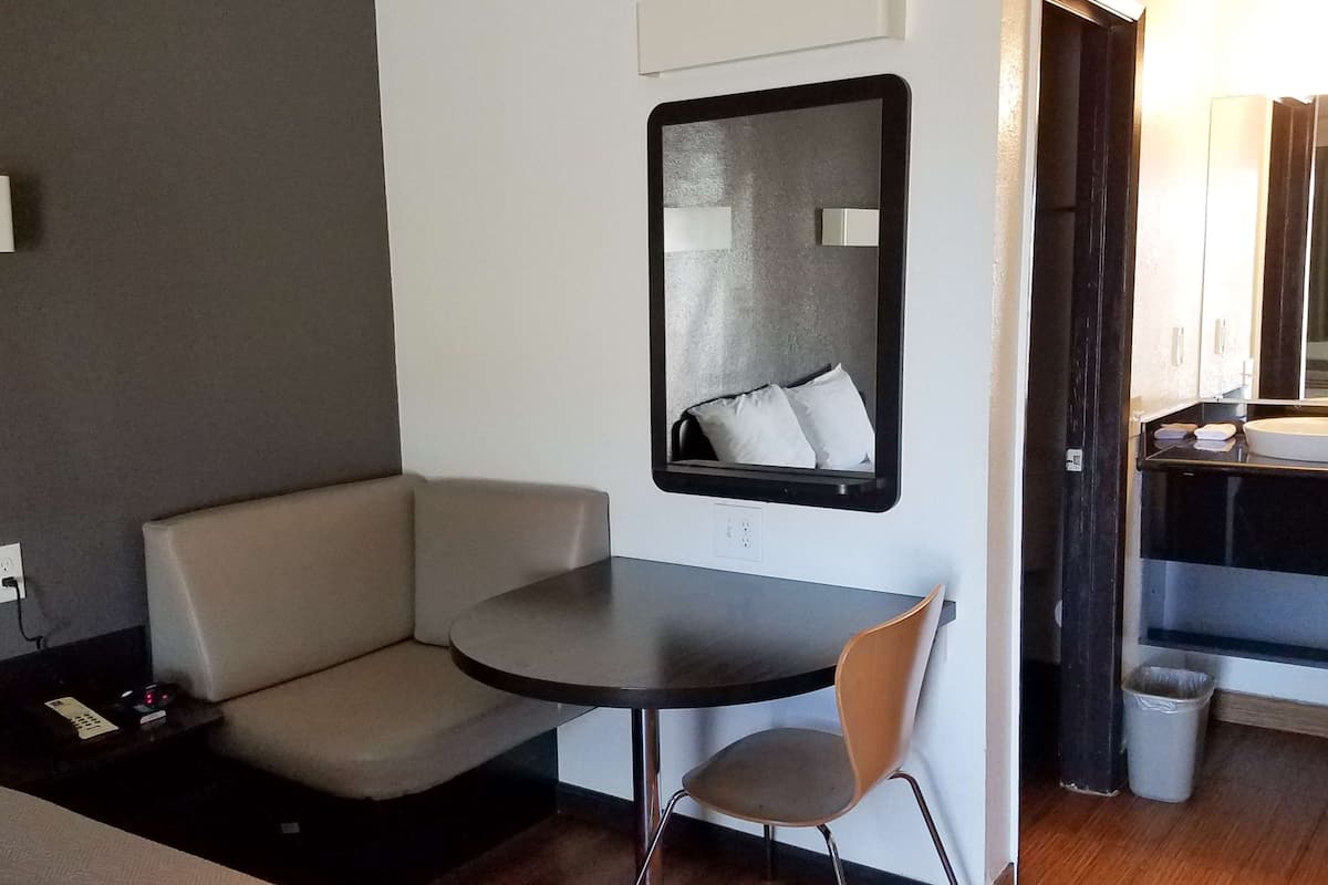 1 chambre, bureau, Wi-Fi gratuit, draps fournis