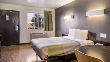 1 bedroom, desk, free WiFi, bed sheets