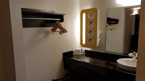 Suihkun ja ammeen yhdistelmä, pyyhkeet