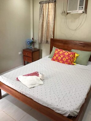 Pillow-top beds, individually furnished, blackout curtains, free WiFi - D's Ocean View Beach Resort (Siquijor)