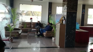 Lobby - Hotel Dhanraj Palace (Bharatpur)