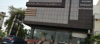 Hotel Dhanraj Palace