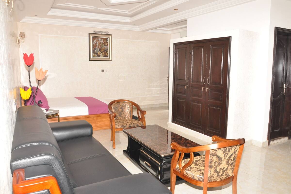 Family Double or Twin Room, 2 Bedrooms | Living room