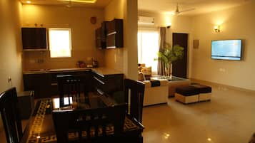 Villa, 3 Bedrooms | In-room dining