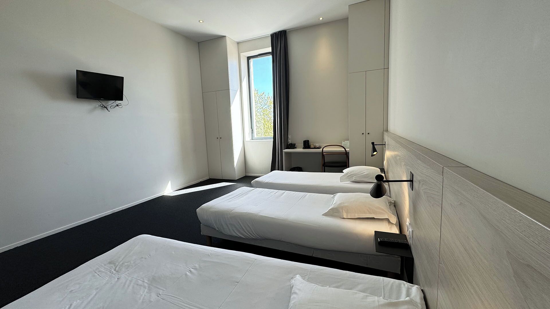 Comfort Triple Room, 3 Twin Beds, Non Smoking, Air conditioning | Desk, laptop workspace, blackout drapes, soundproofing