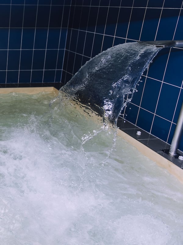 Indoor spa tub