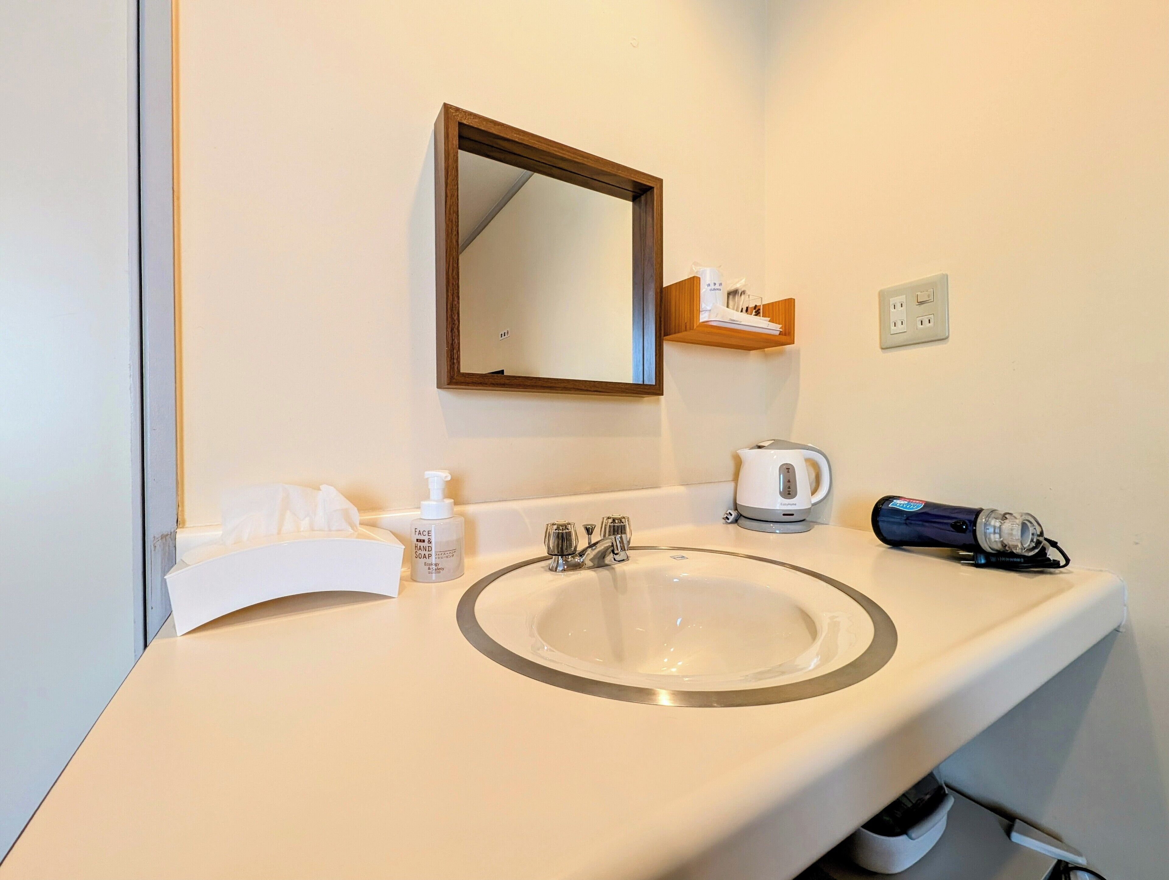 double room 1 | desk, soundproofing, free wifi, bed sheets