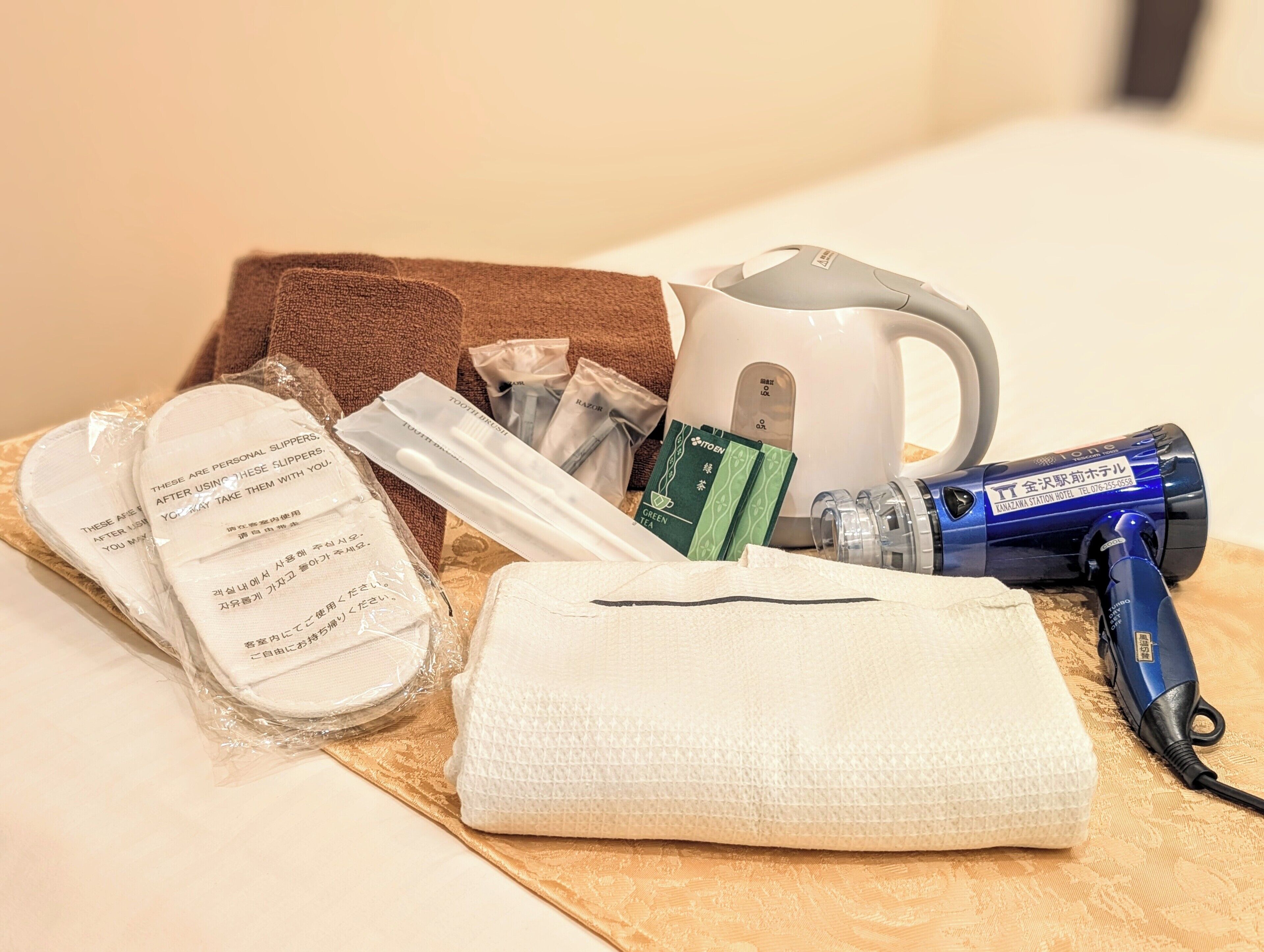 desk, soundproofing, free wifi, bed sheets