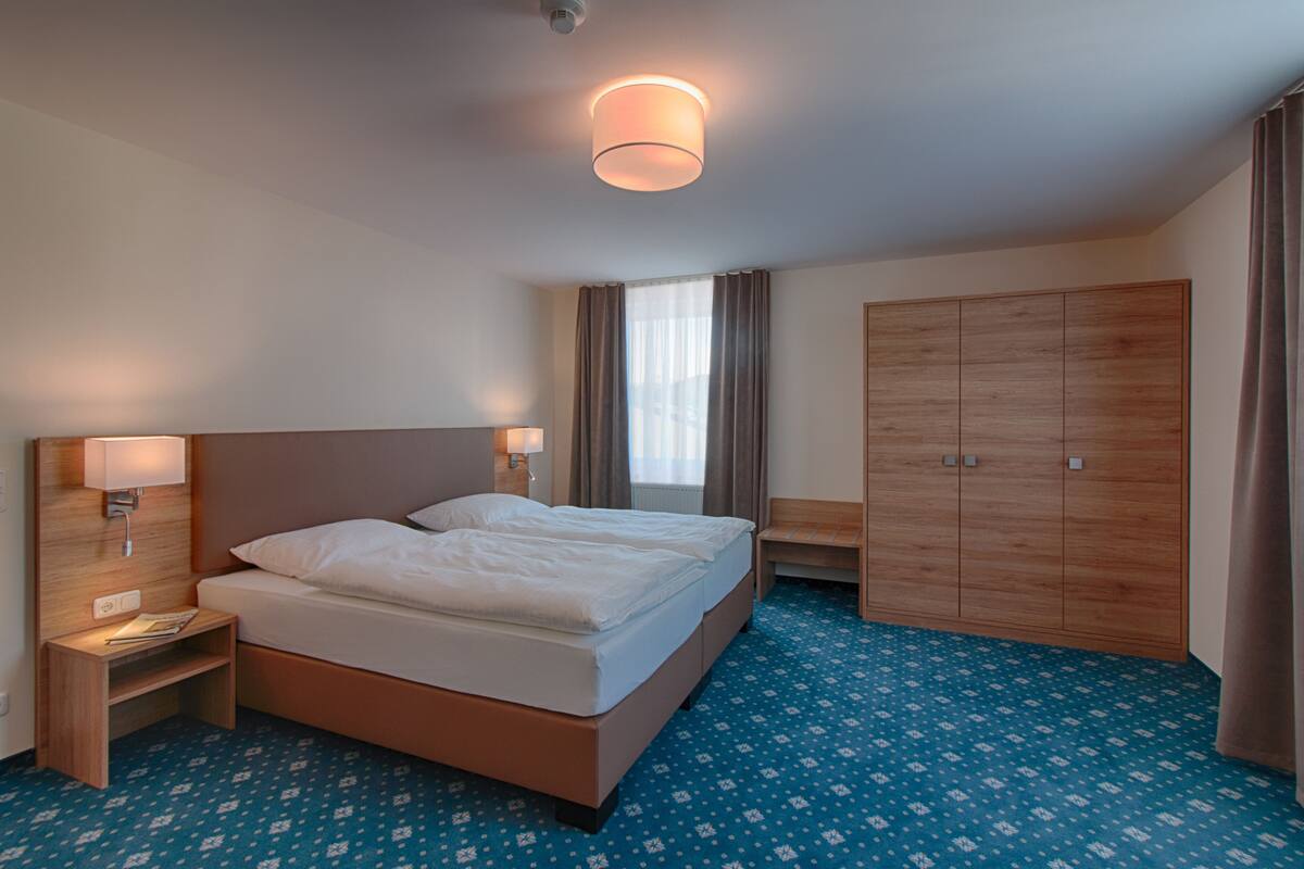 Deluxe Suite | In-room safe, desk, soundproofing, iron/ironing board (on request)