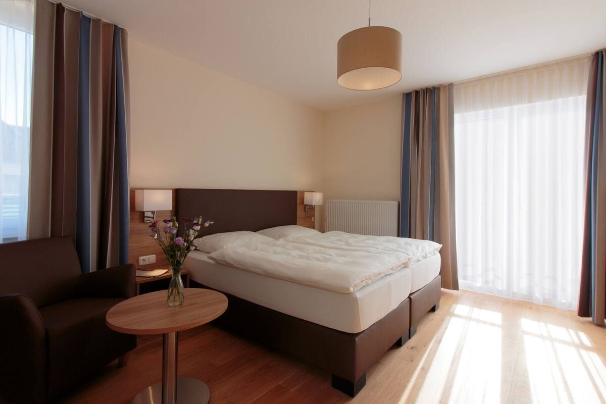 Comfort Double Room | In-room safe, desk, soundproofing, iron/ironing board (on request)