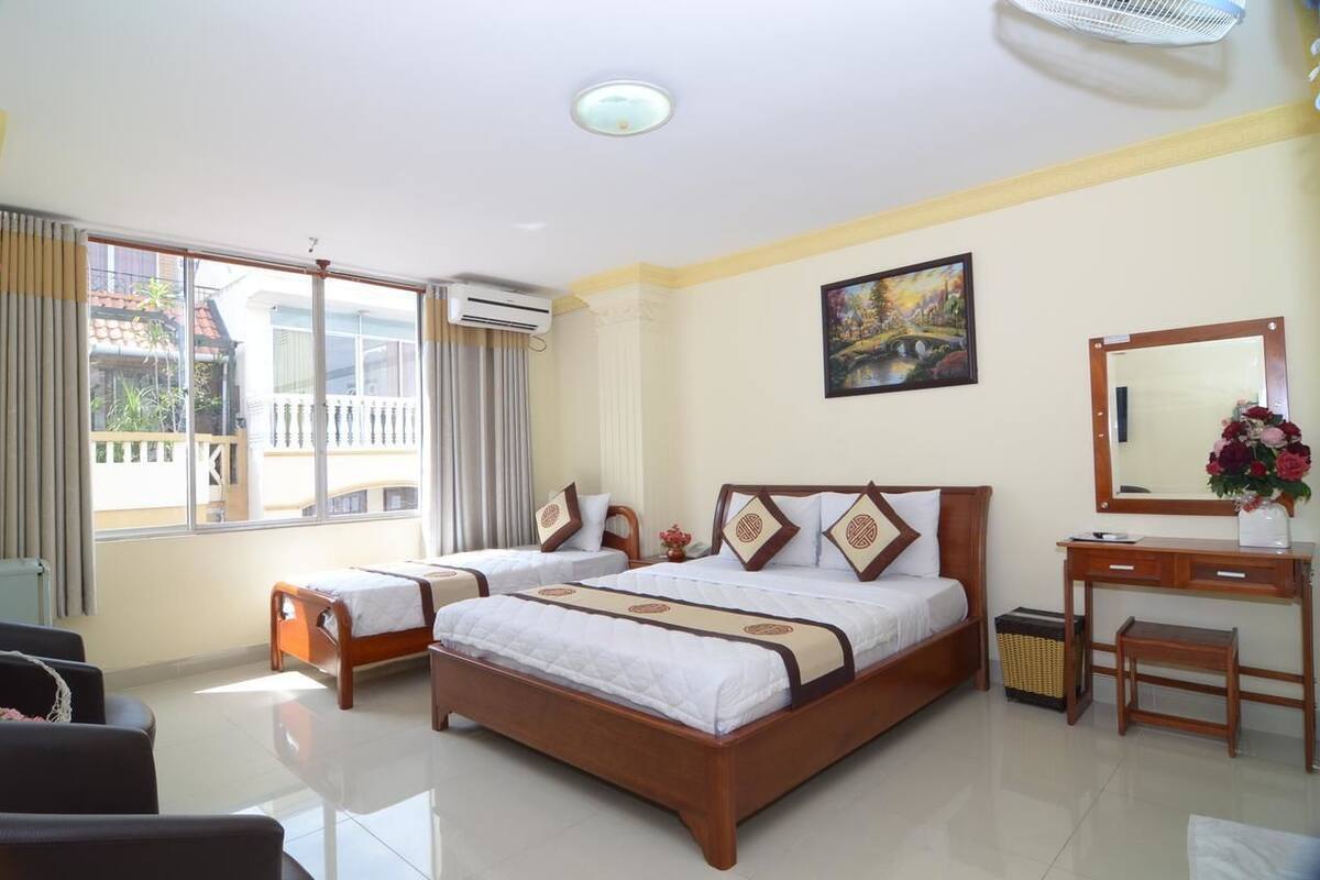 Family Room | Minibar, desk, soundproofing, rollaway beds