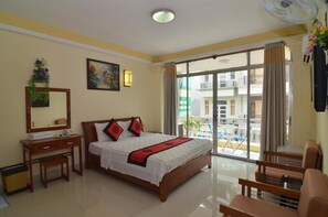 Deluxe Room - RedDoorz Plus @ Pham Ngu Lao 2 (Ho Chi Minh City)