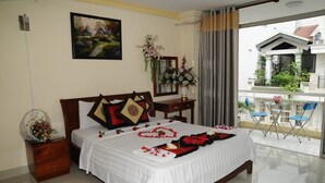 Deluxe Room | Minibar, desk, soundproofing, rollaway beds - RedDoorz Plus @ Pham Ngu Lao 2 (Ho Chi Minh City)