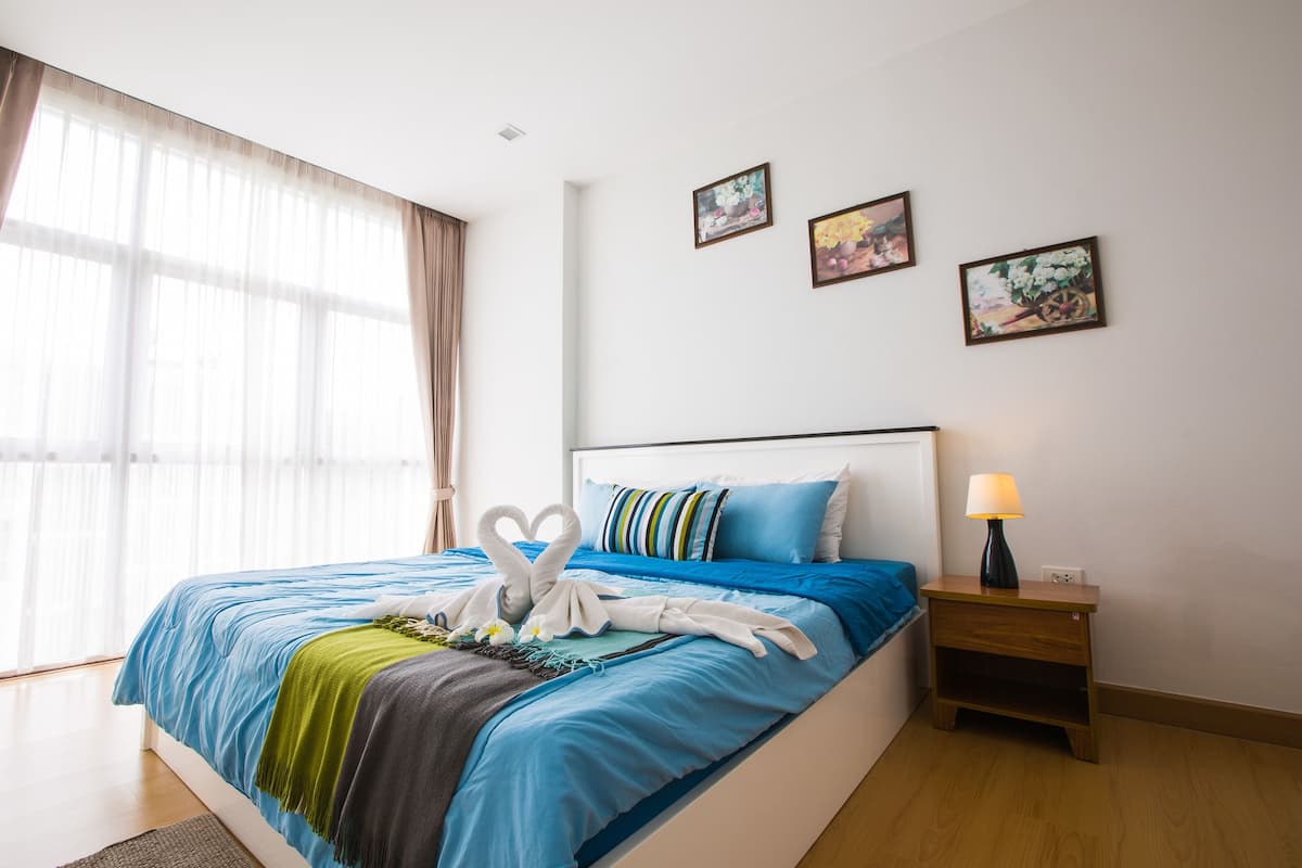 1-Bedroom Condo | Blackout curtains, soundproofing, free WiFi