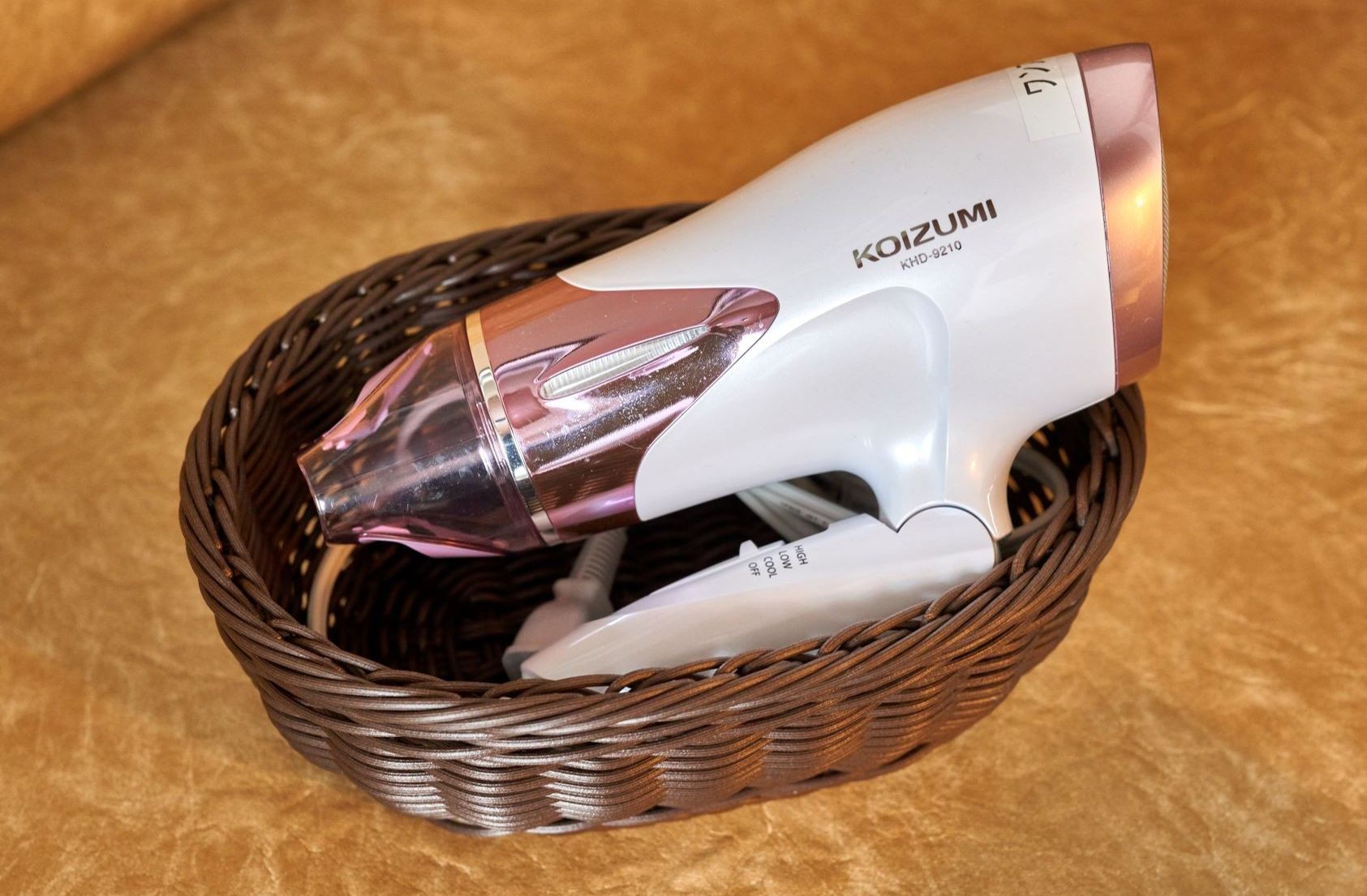 combined shower/bathtub, free toiletries, hair dryer, slippers