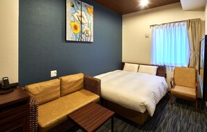 Wide Double Room | Free WiFi, bed sheets
