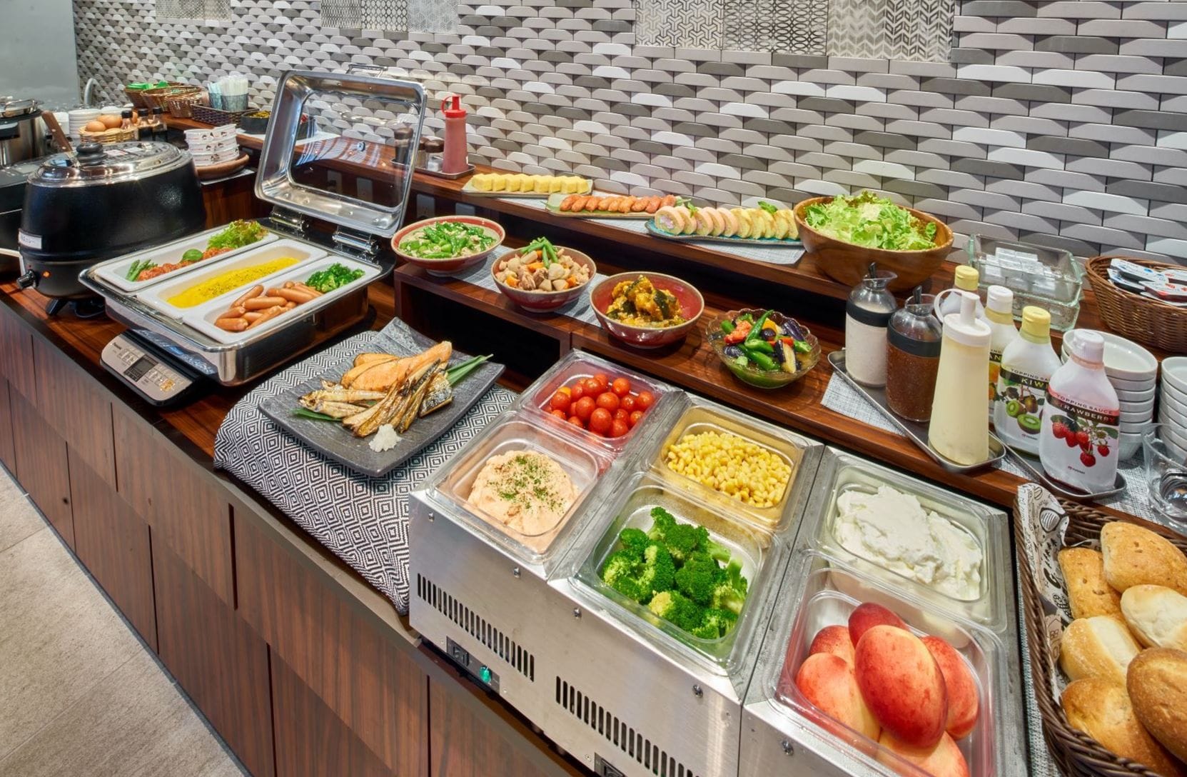 朝食 (ビュッフェ)、毎日提供 (1 名様 1000 JPY)