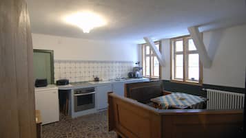 Condo, 3 habitaciones, para no fumadores (Ferienwohnung Nr. 1) | Cocina privada | Parrilla de estufa y utensilios de cocina