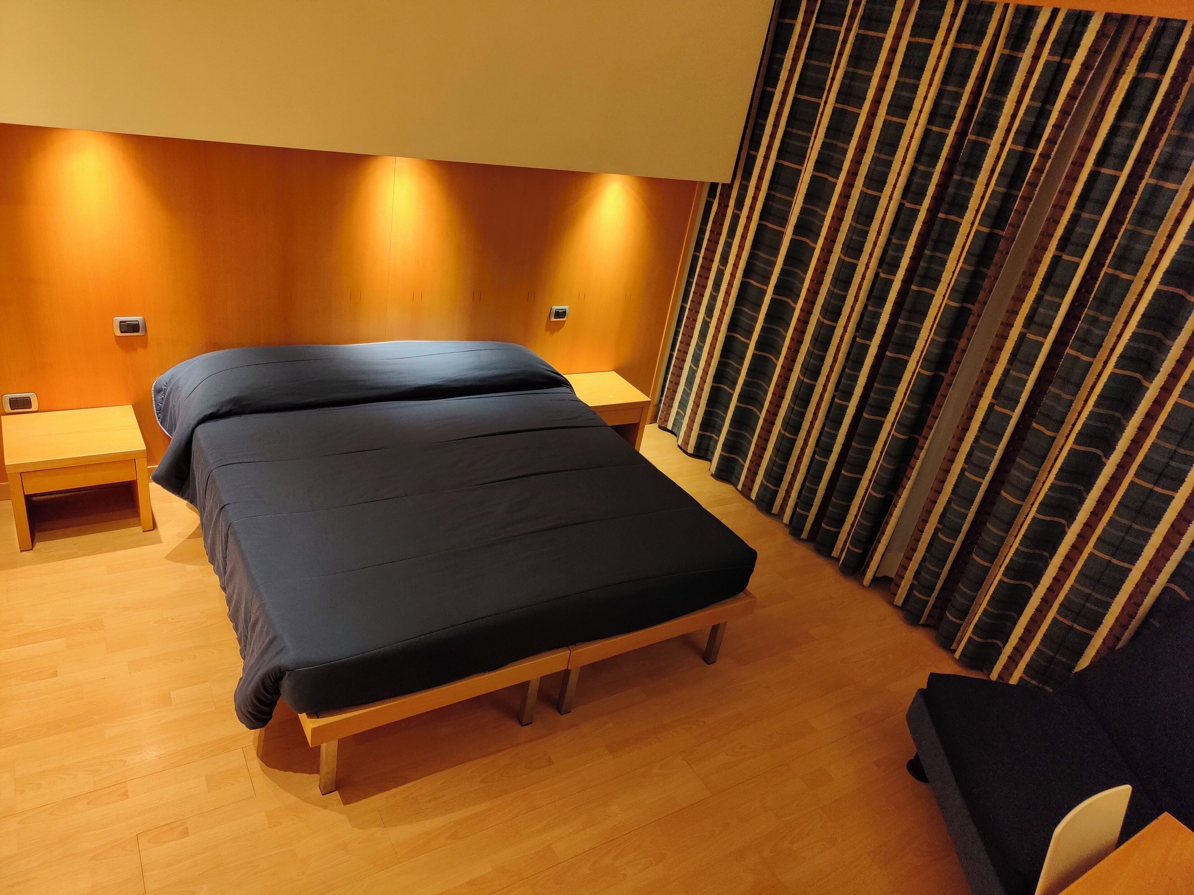 Comfort-Doppel- oder -Zweibettzimmer | Hochwertige Bettwaren, Zimmersafe, Schreibtisch