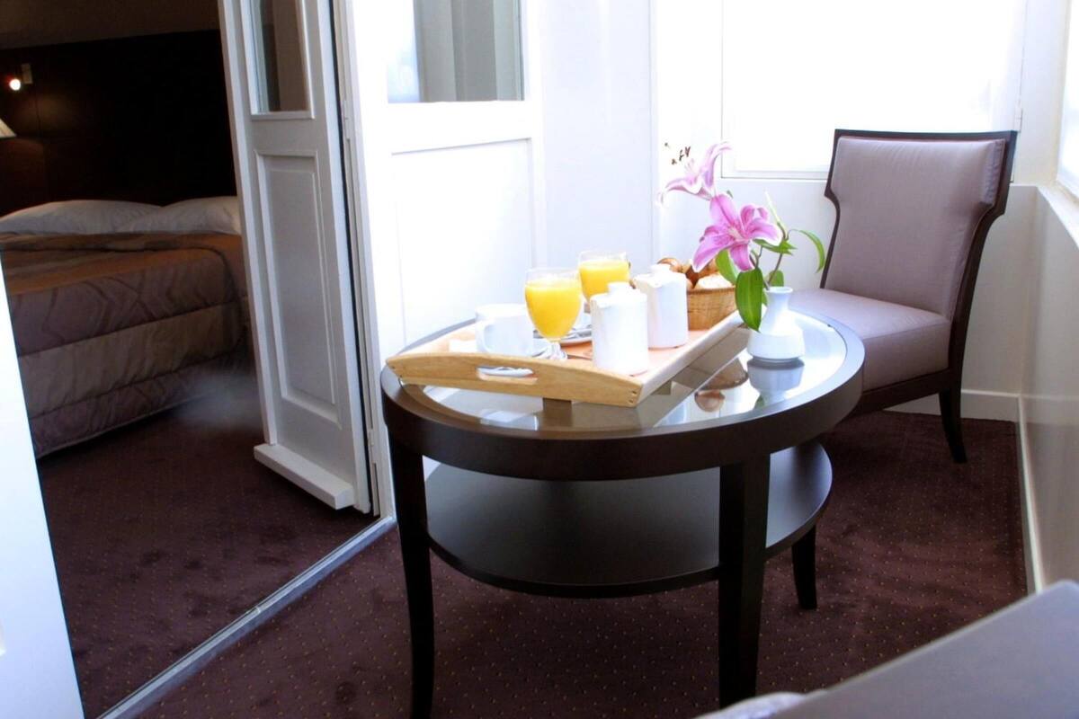 lunch and dinner served, local cuisine