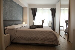 Exclusieve suite, bubbelbad | Een bureau, gratis wifi, beddengoed