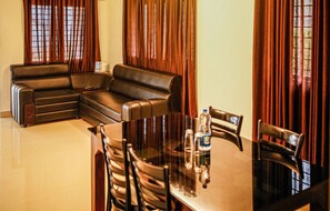 2 bedrooms, blackout drapes, rollaway beds, bed sheets - Kananam Retreat (Thodupuzha)