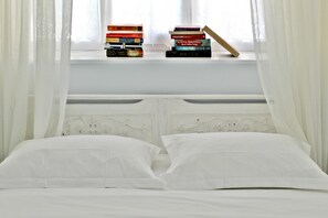 Iron/ironing board, cots/infant beds, free WiFi, bed sheets - Nephiria, Under the Acropolis, In the heart of Plaka (Athens)