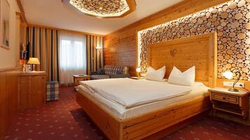 Blackout drapes, soundproofing, free WiFi, bed sheets