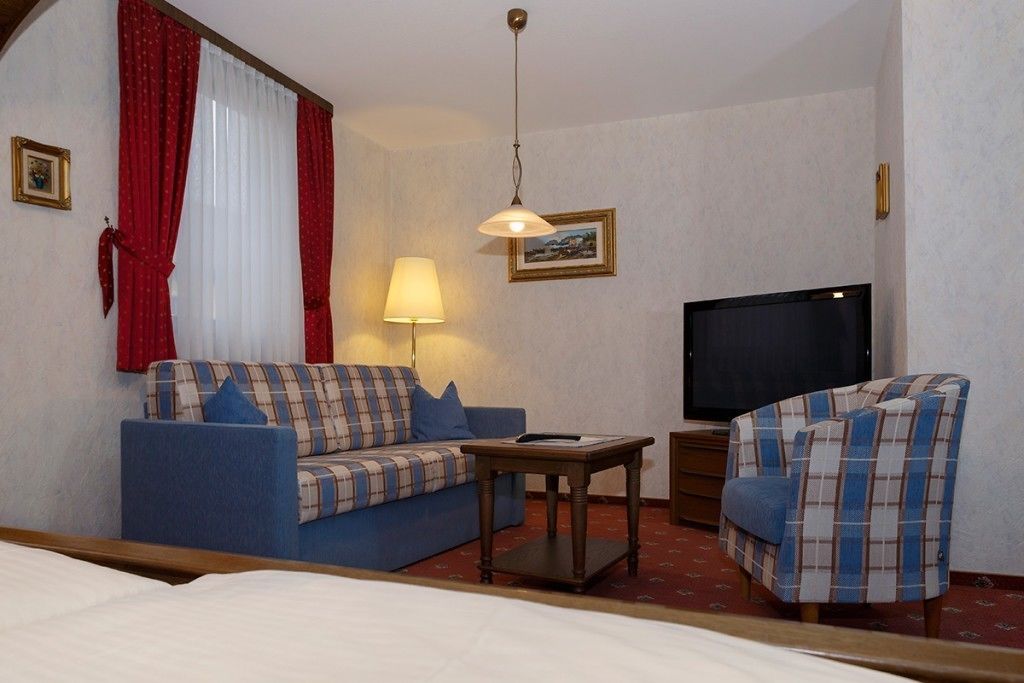 Basic Double Room Single Use, 1 King Bed (Landhaus Modern) | Living area | LED TV