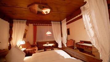 Double Room (Romantico) | Blackout drapes, soundproofing, free WiFi, bed sheets