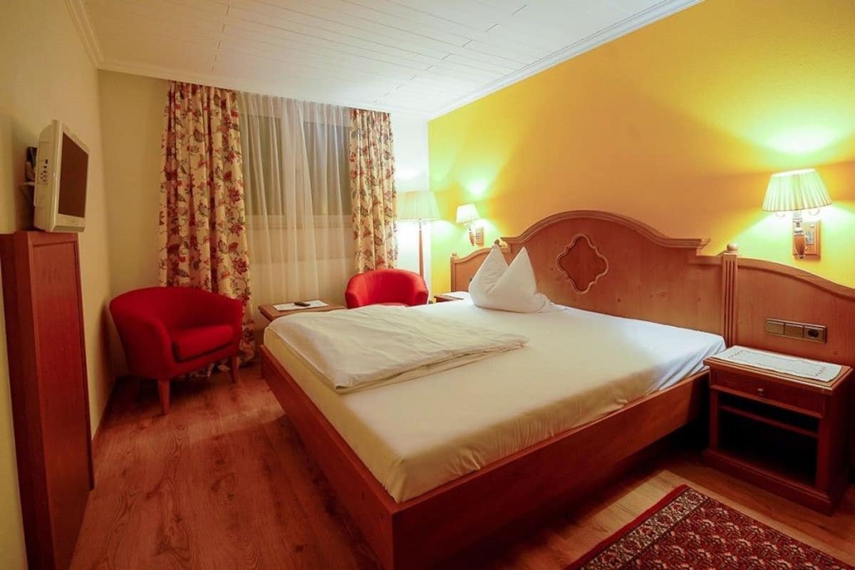 Basic dubbelrum för 1 person - 1 kingsize-säng (Landhaus Modern) | Mörkläggningsgardiner, ljudisolering, gratis wi-fi och sängkläder