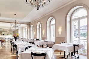 Daily continental breakfast (CHF 28 per person)